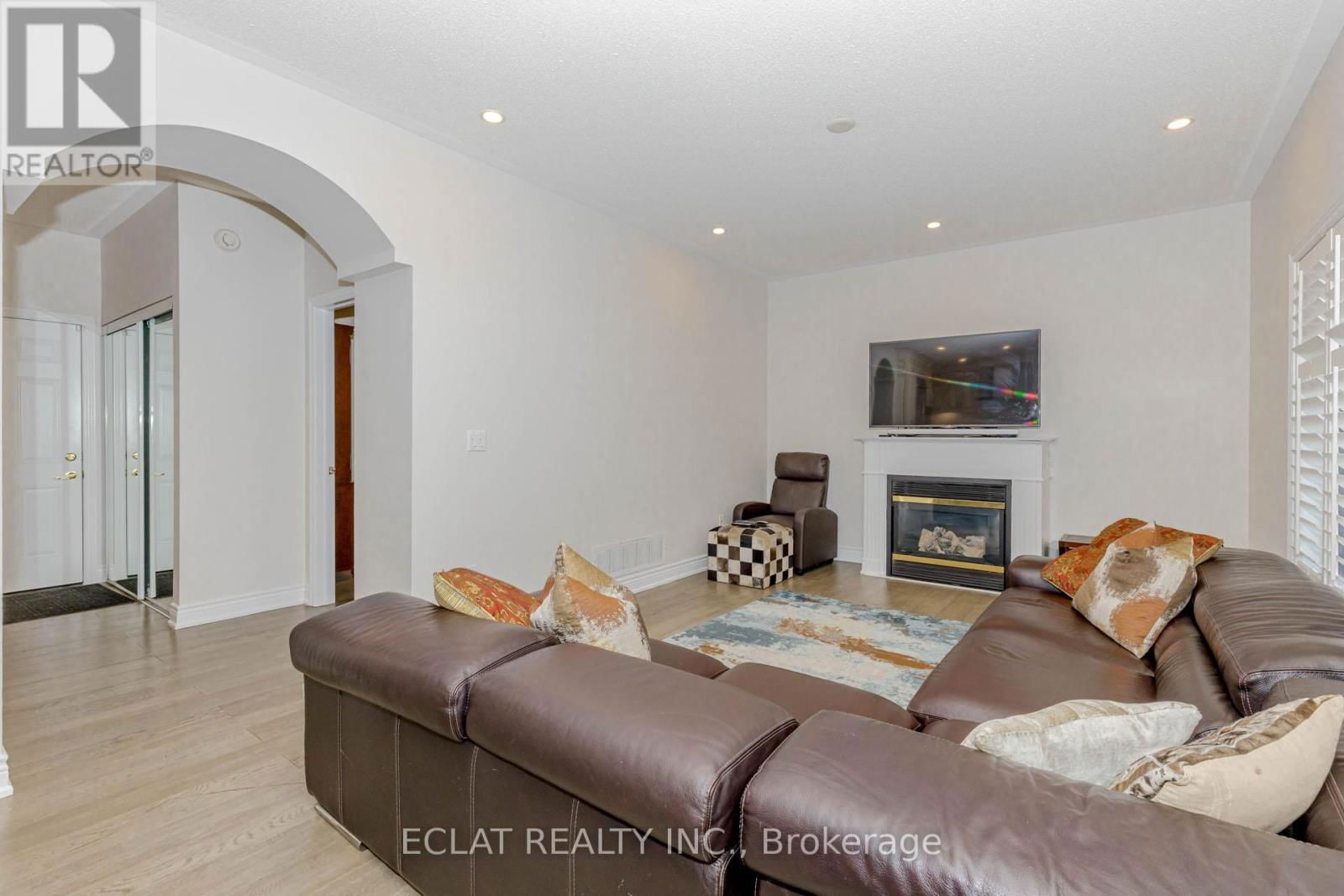 3513 STONECUTTER CRESCENT Image 20