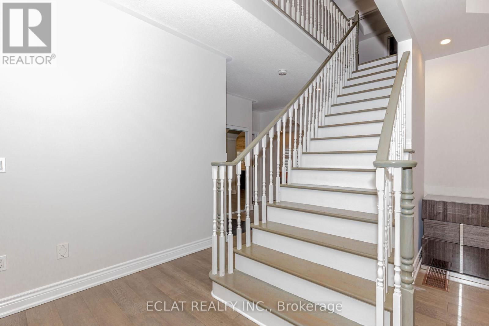 3513 STONECUTTER CRESCENT Image 29