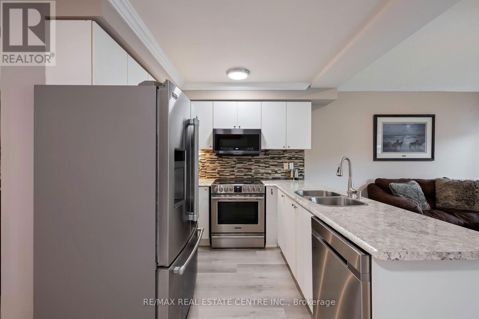 420 JAY CRESCENT Image 15