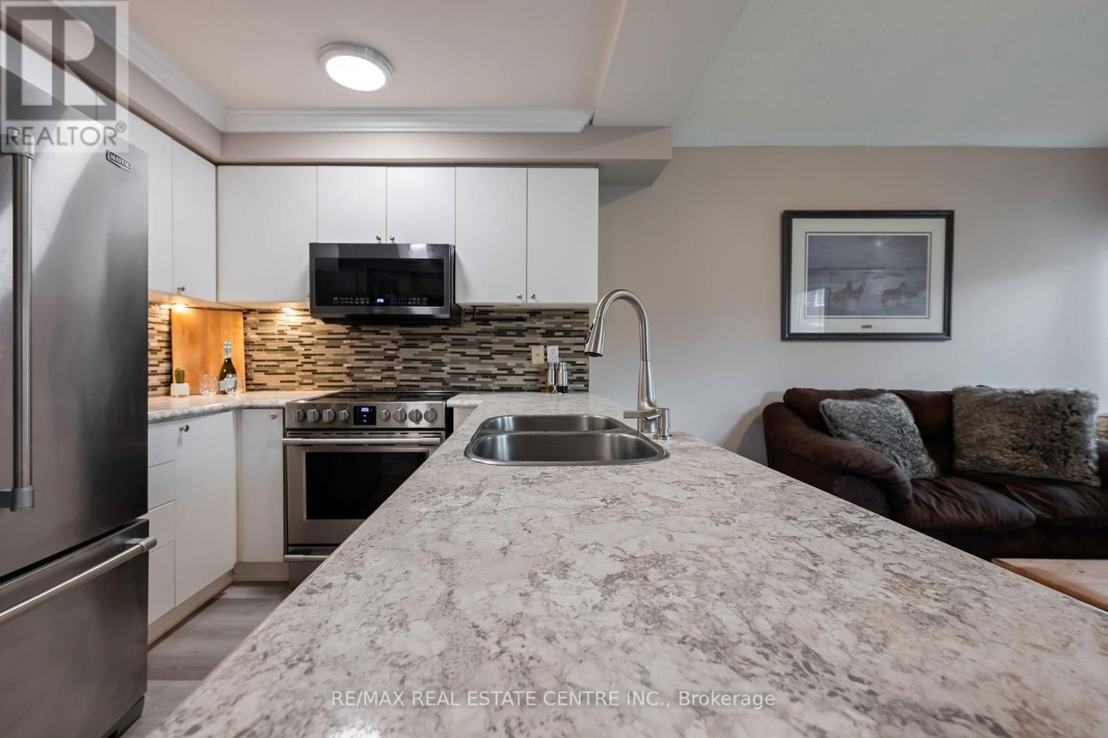 420 JAY CRESCENT Image 16