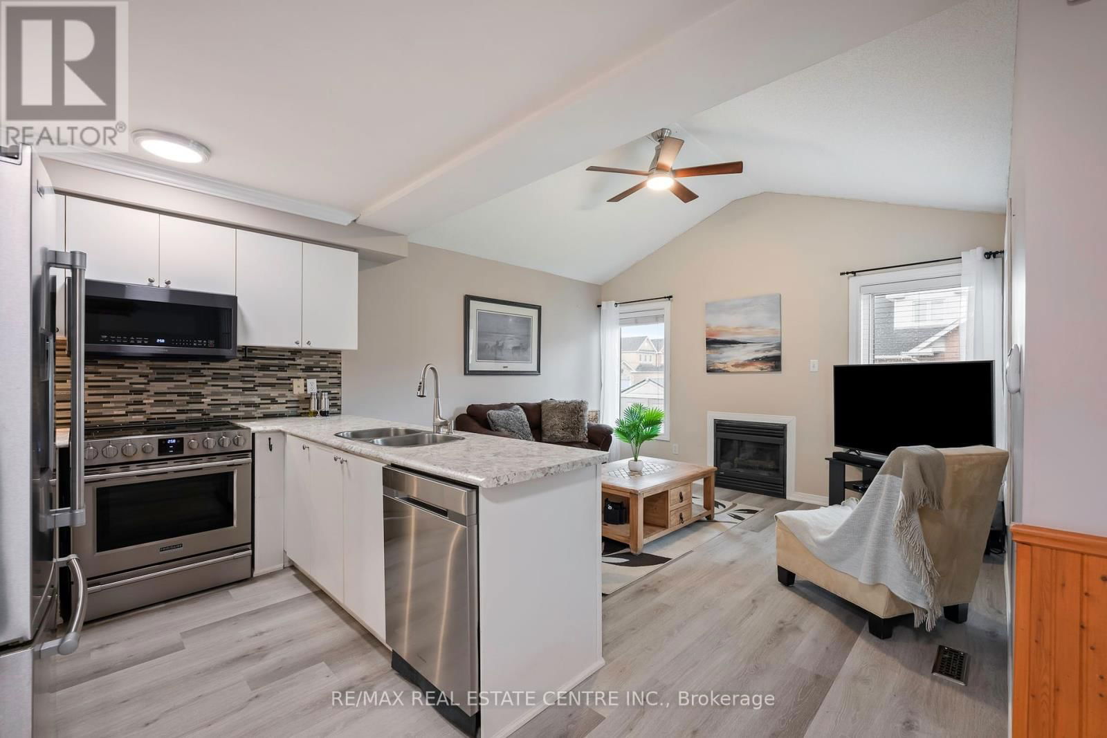 420 JAY CRESCENT Image 17