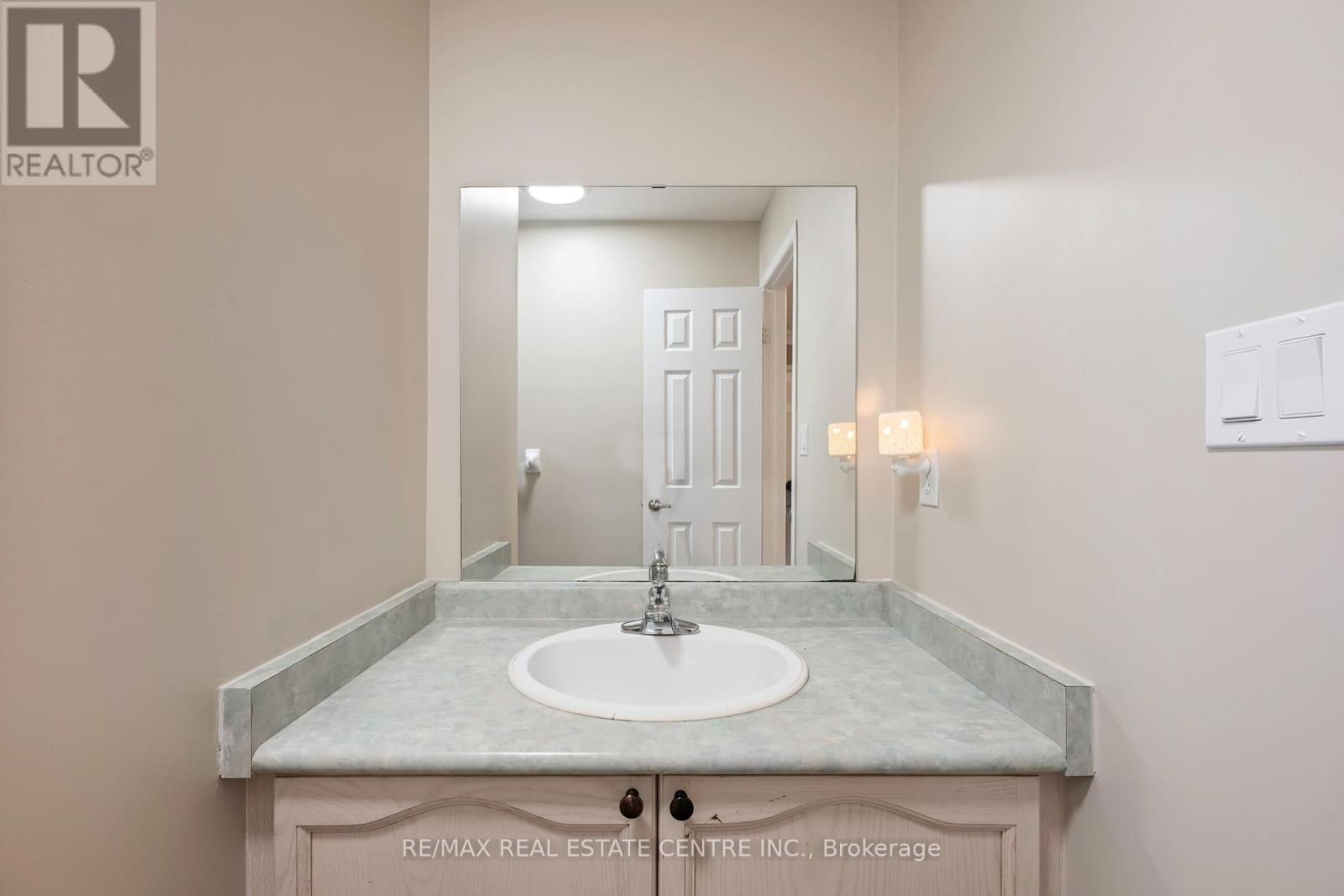420 JAY CRESCENT Image 36