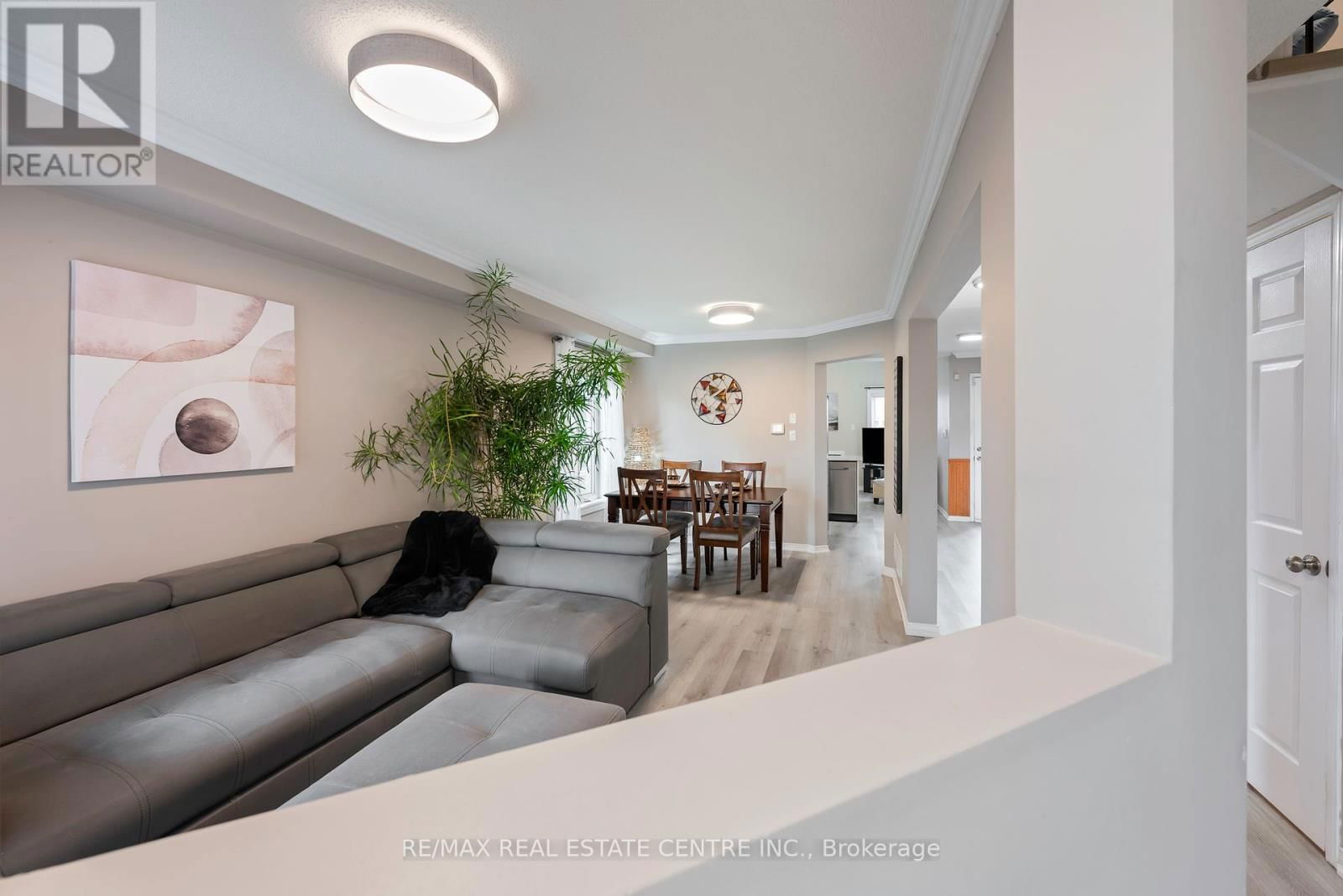 420 JAY CRESCENT Image 8