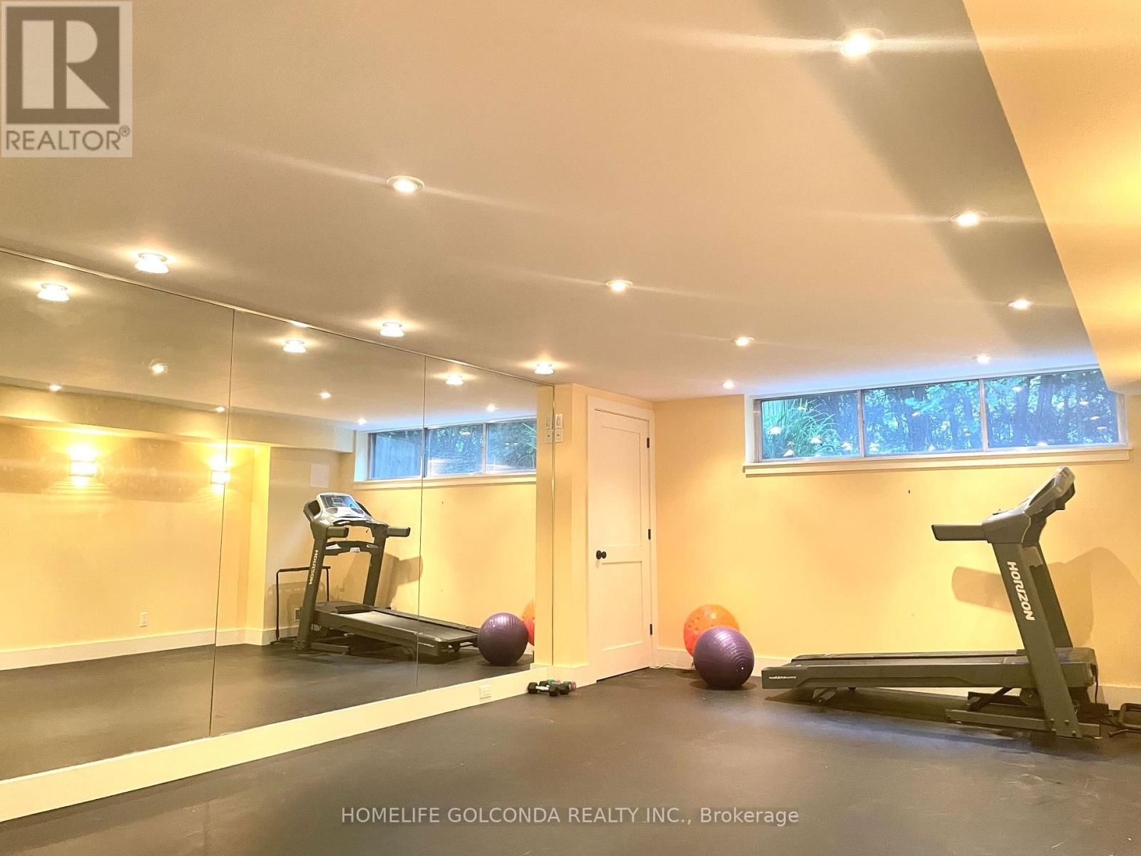 300 CORAL TERRACE Image 13