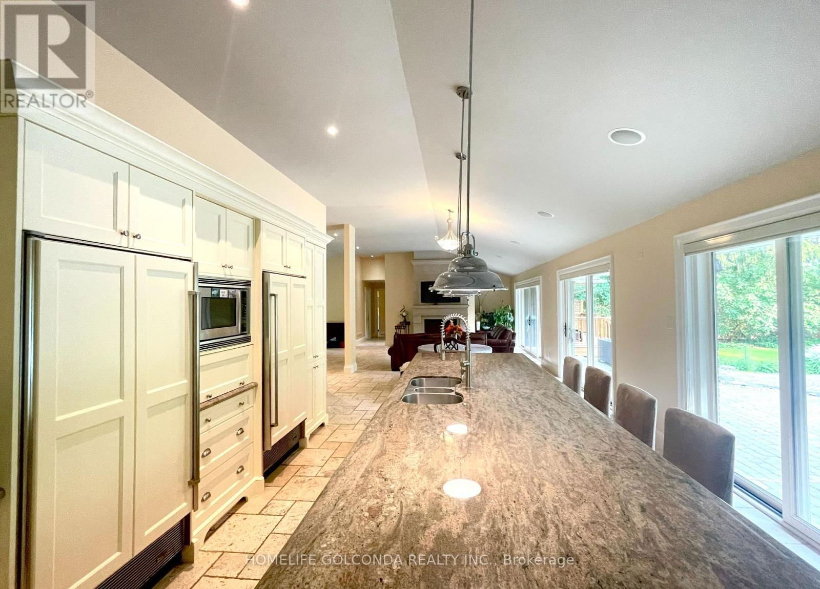 300 CORAL TERRACE Image 4