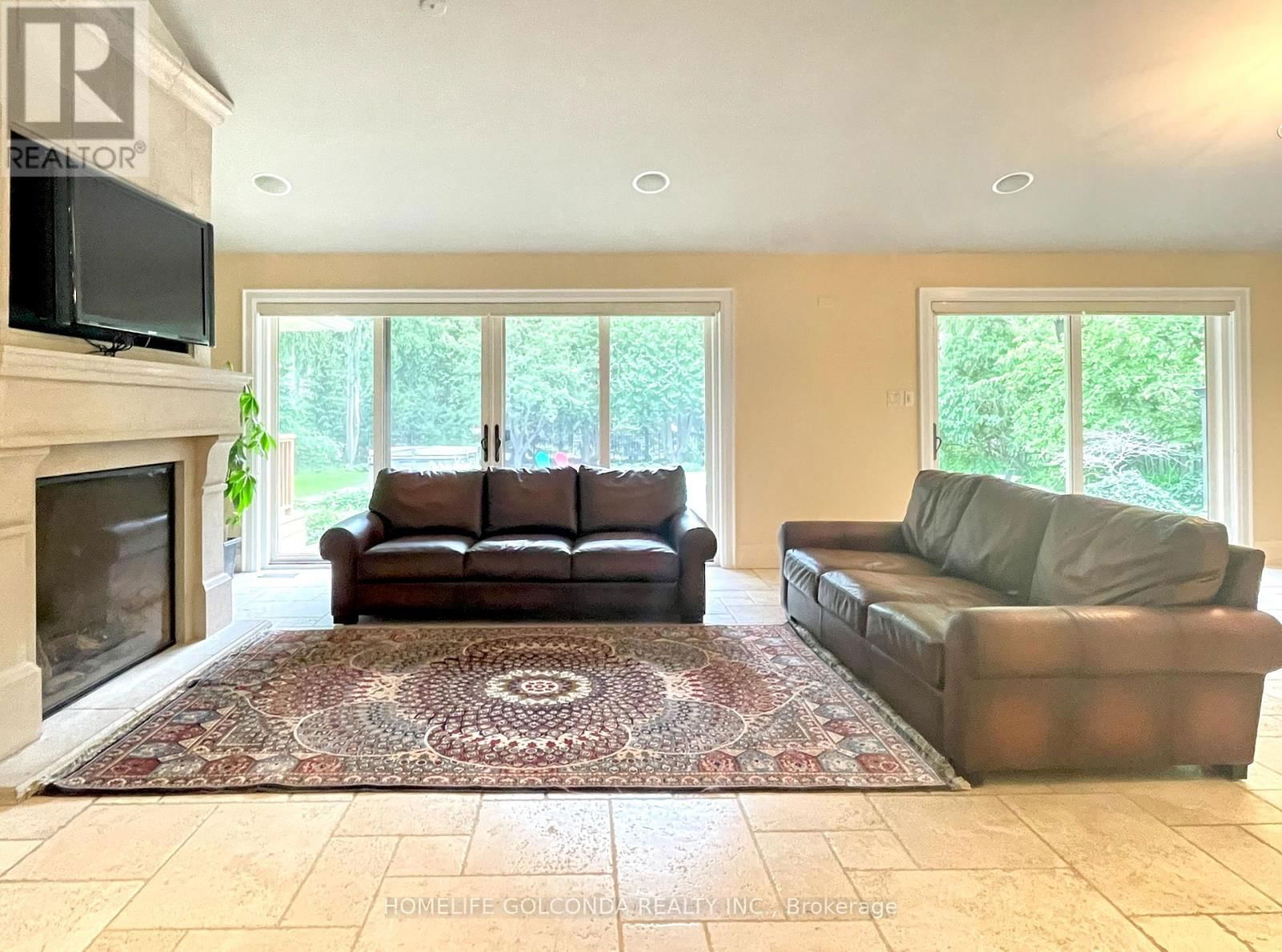 300 CORAL TERRACE Image 6