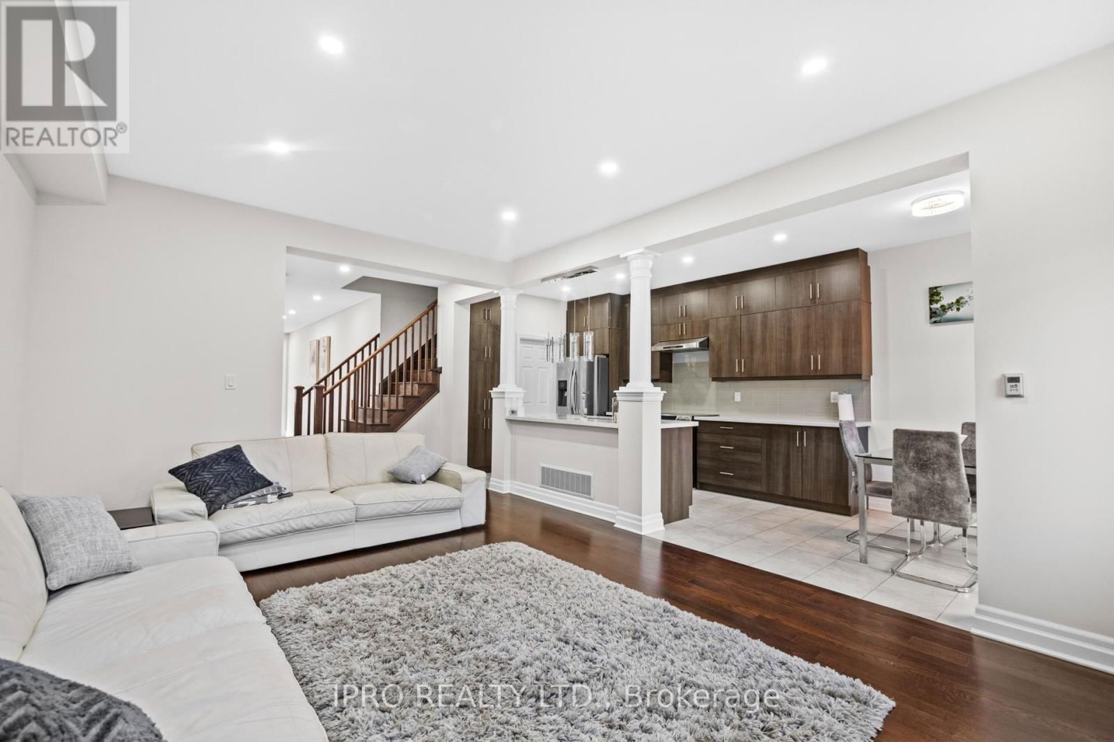 923 PENSON CRESCENT Image 10