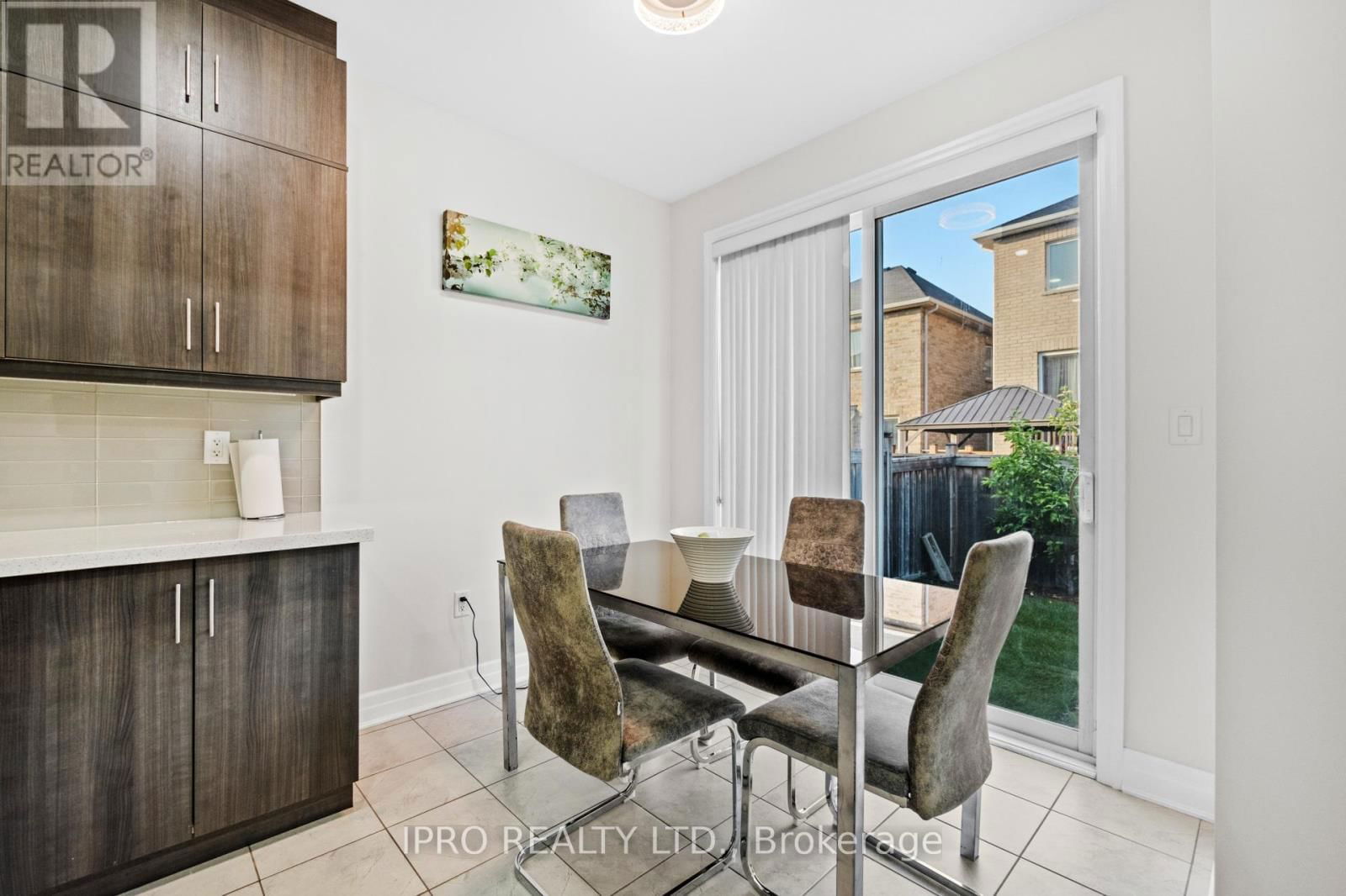 923 PENSON CRESCENT Image 11