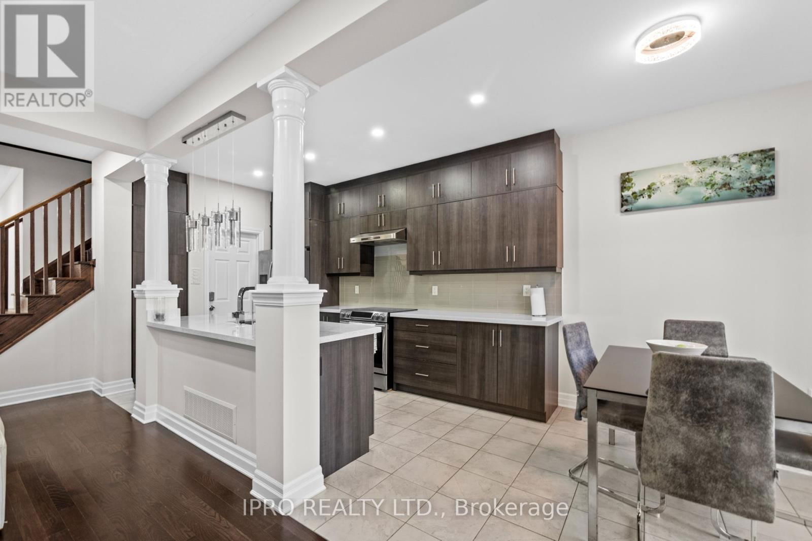 923 PENSON CRESCENT Image 13
