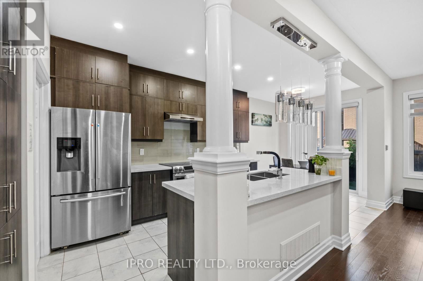 923 PENSON CRESCENT Image 15