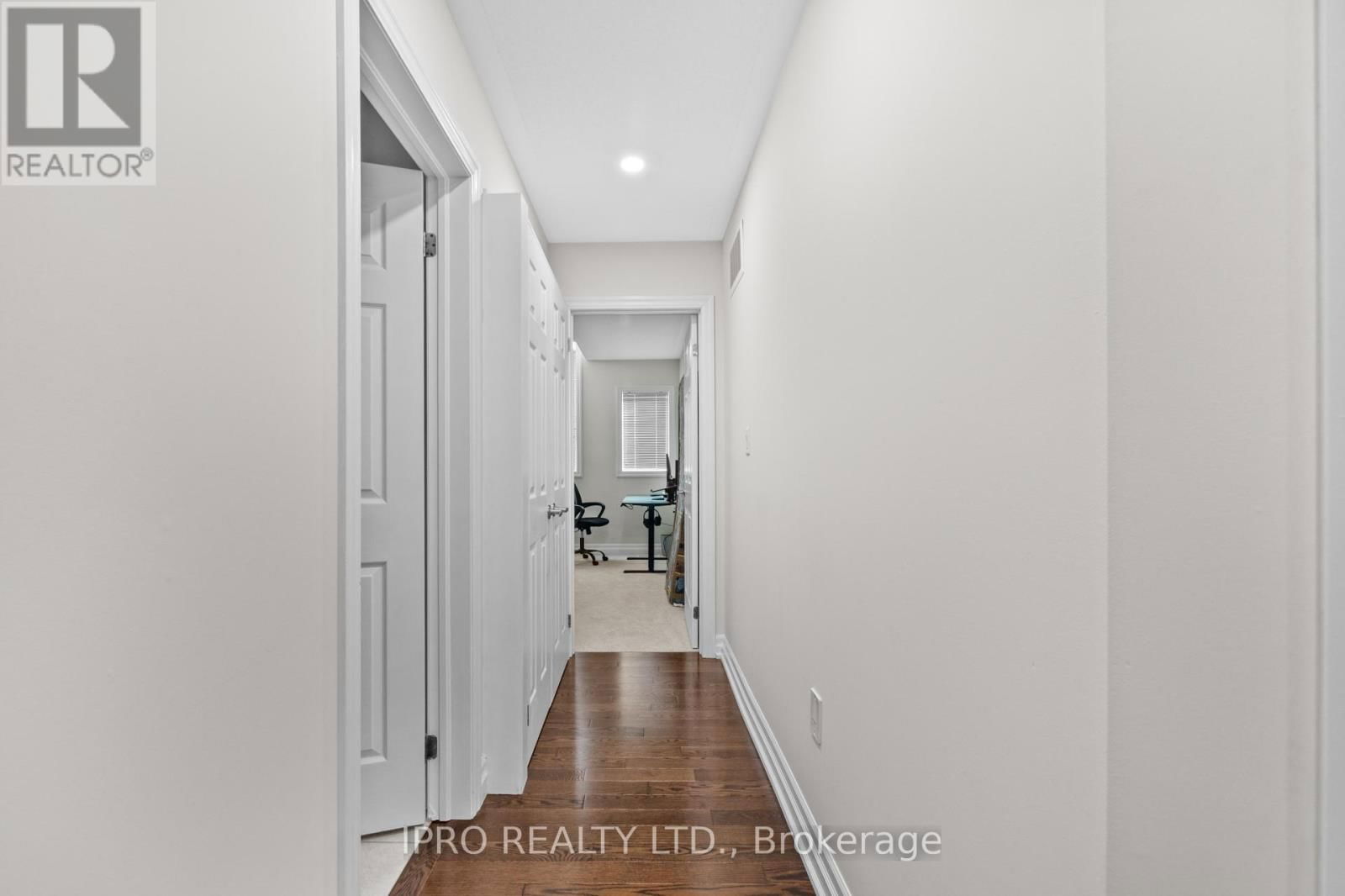 923 PENSON CRESCENT Image 18