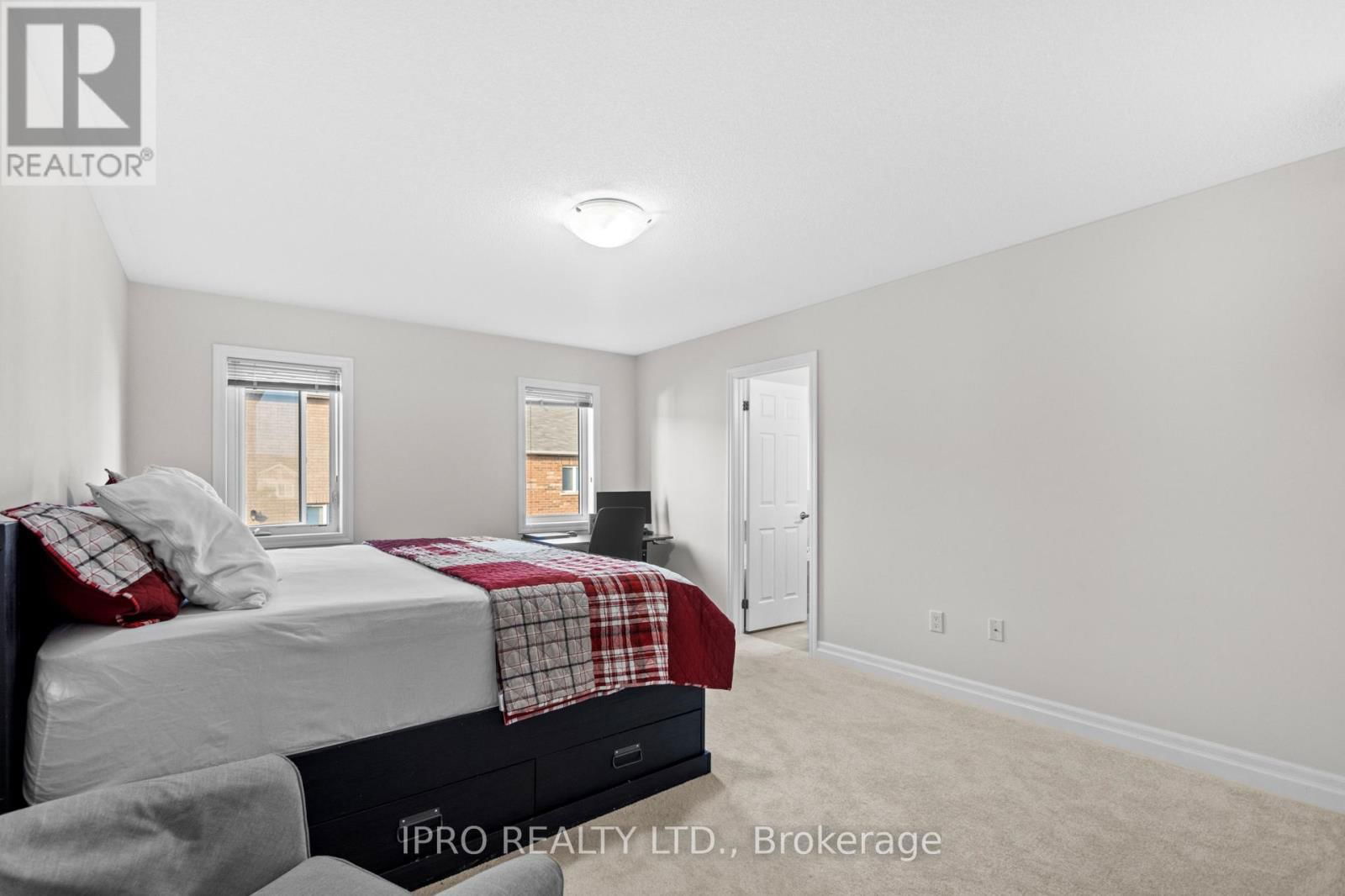 923 PENSON CRESCENT Image 19