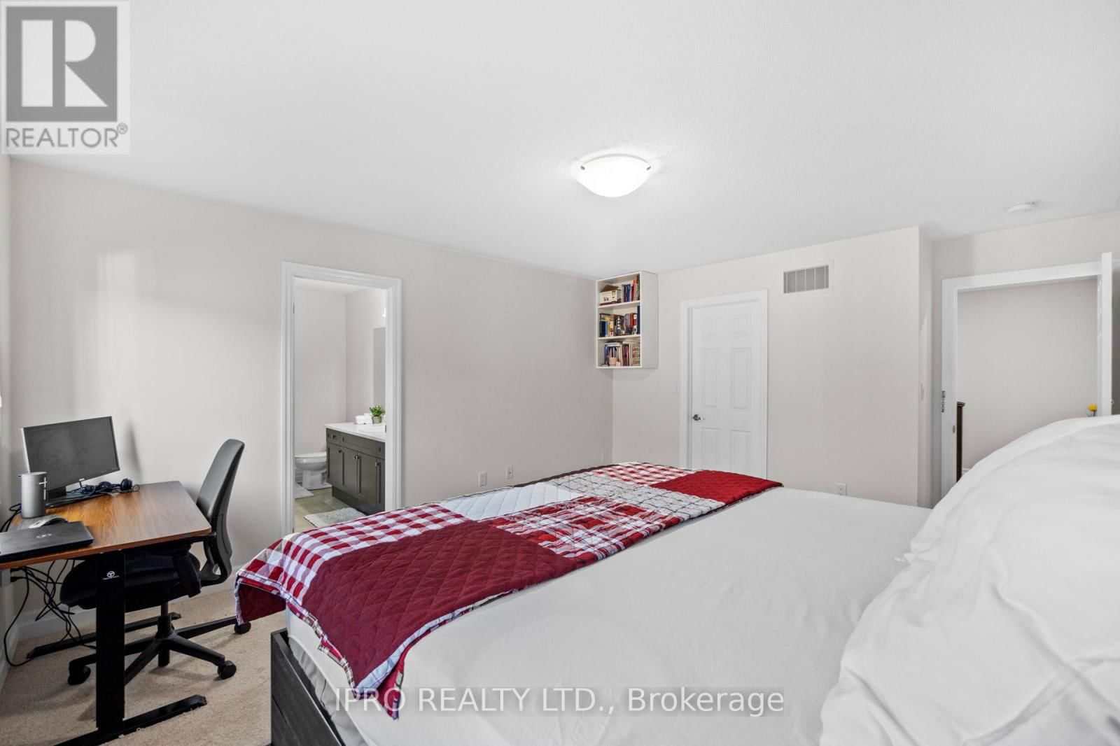 923 PENSON CRESCENT Image 20