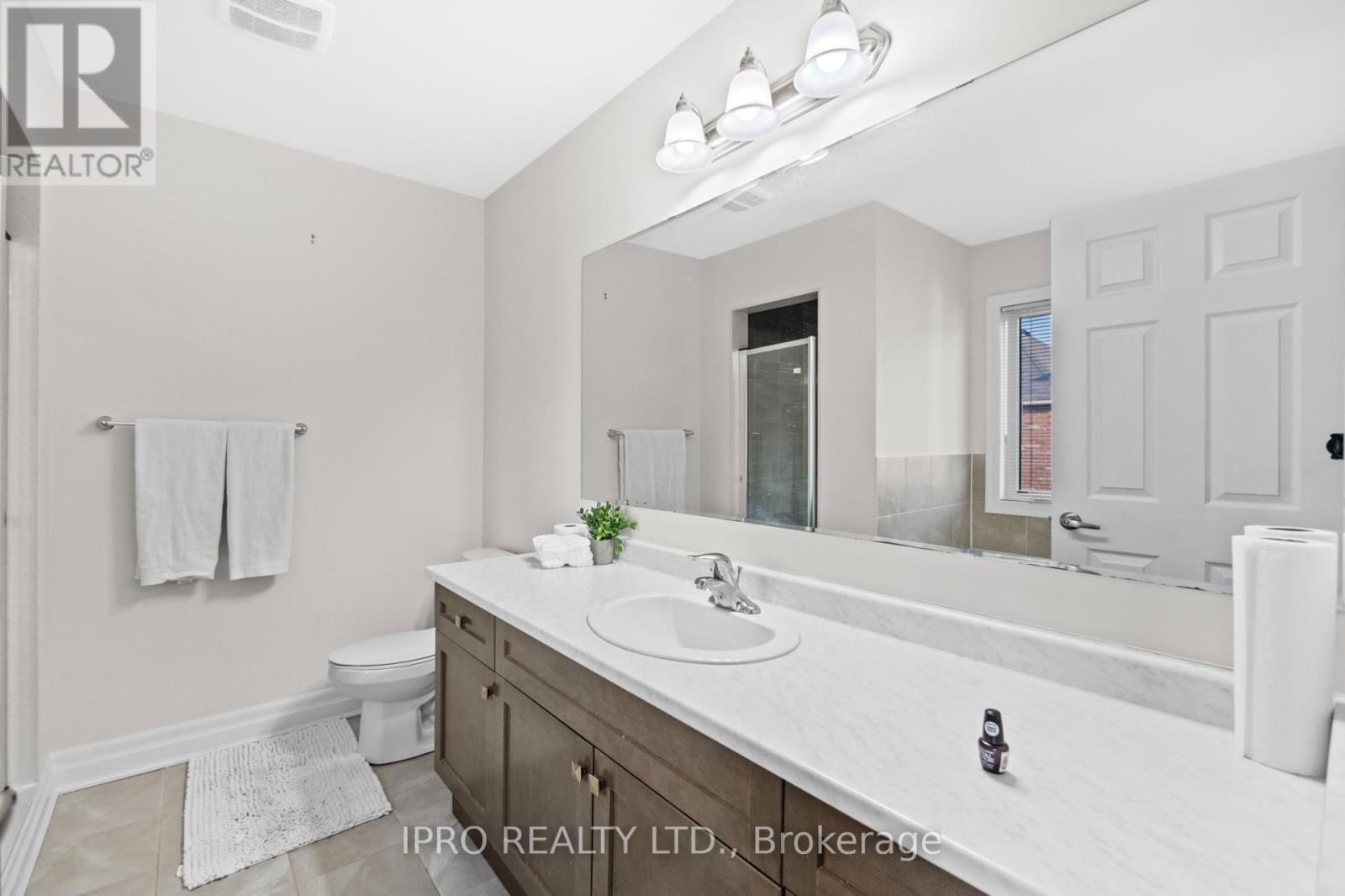 923 PENSON CRESCENT Image 21