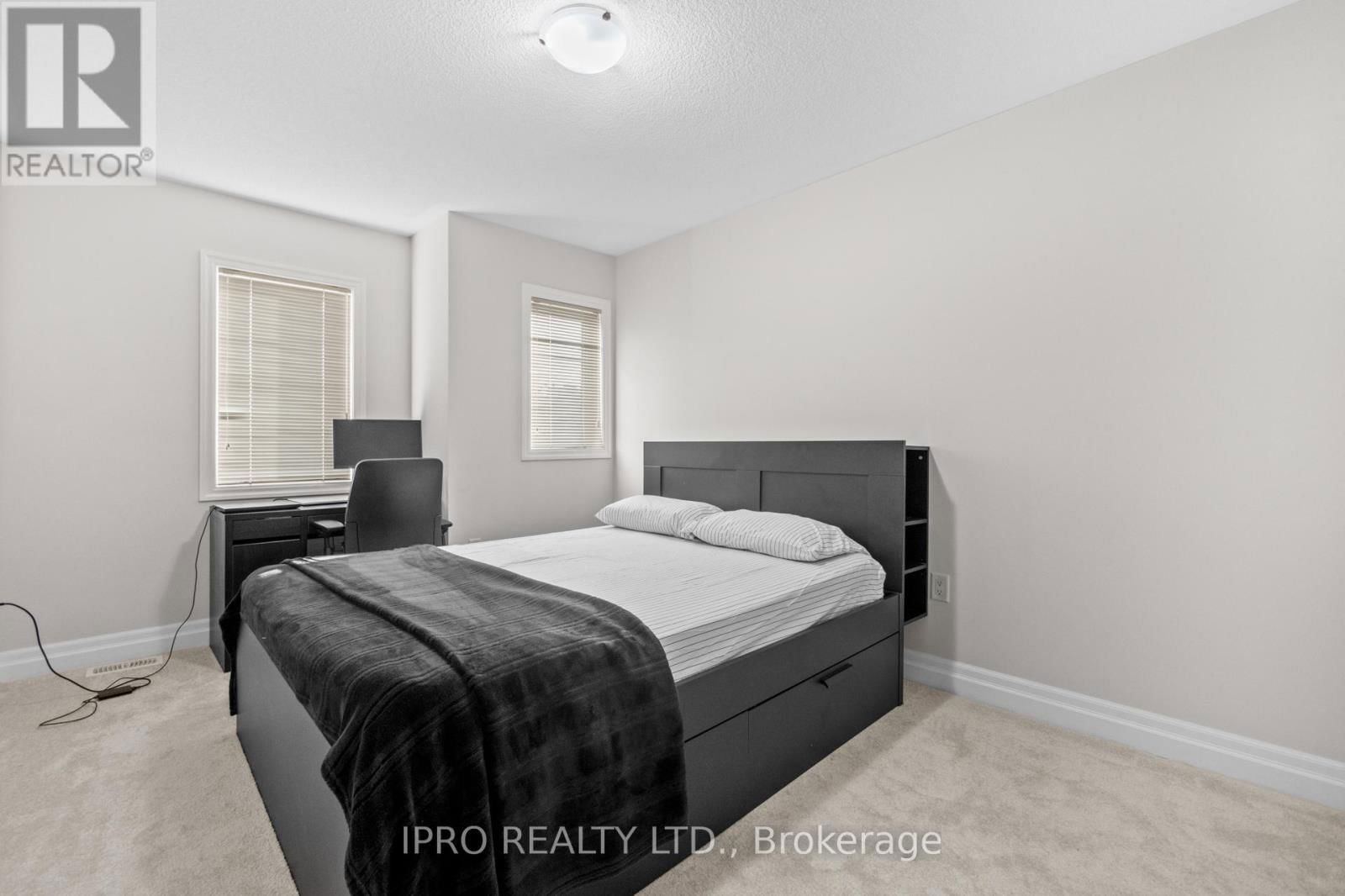923 PENSON CRESCENT Image 23