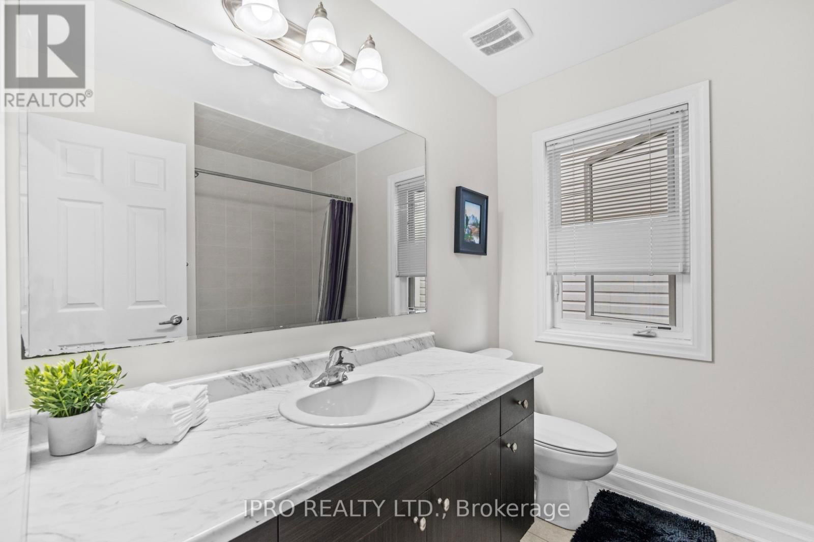 923 PENSON CRESCENT Image 26
