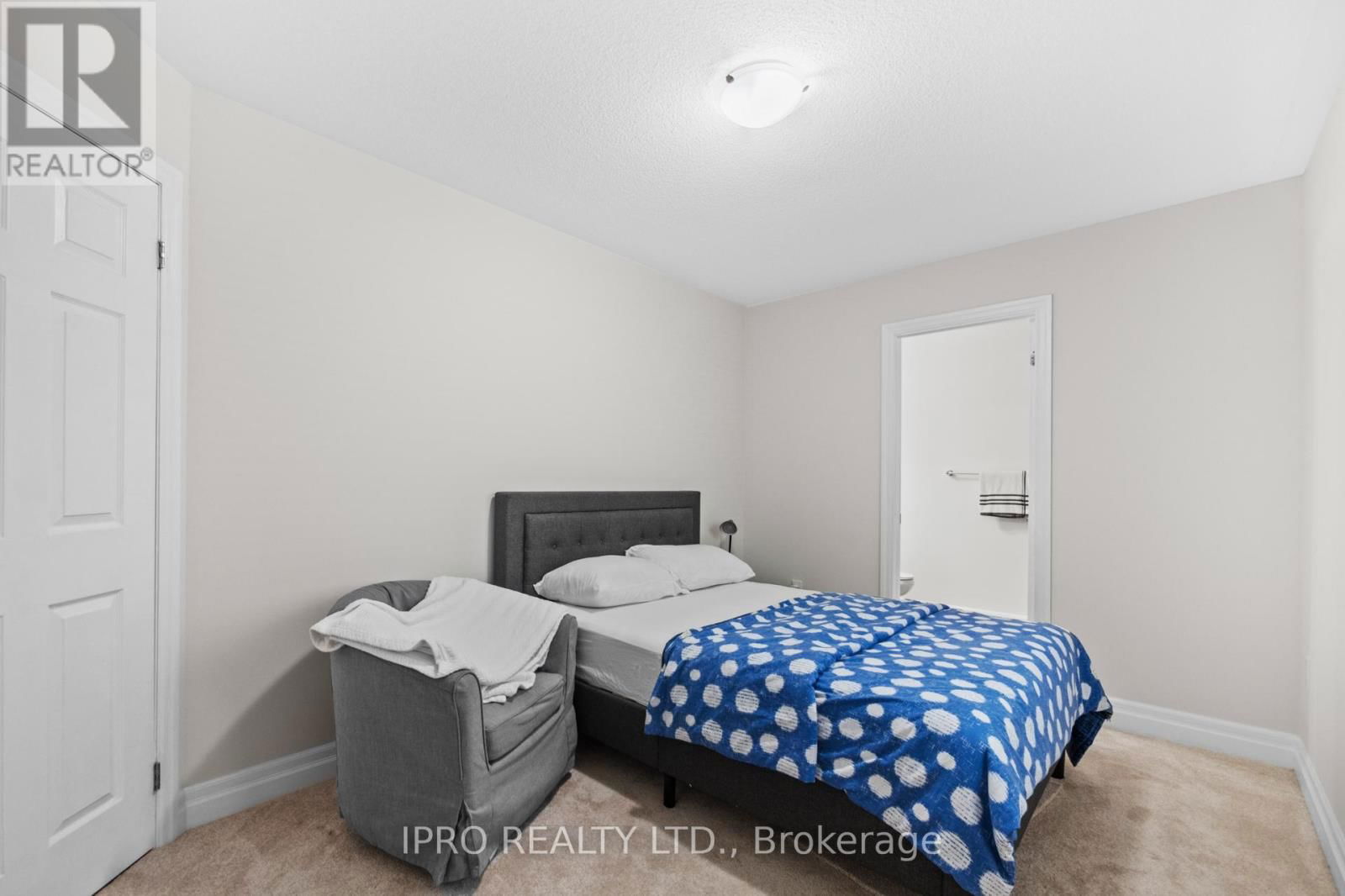 923 PENSON CRESCENT Image 27