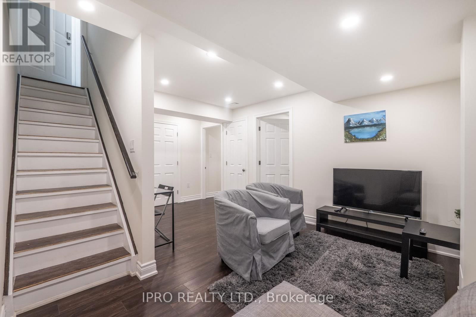 923 PENSON CRESCENT Image 29