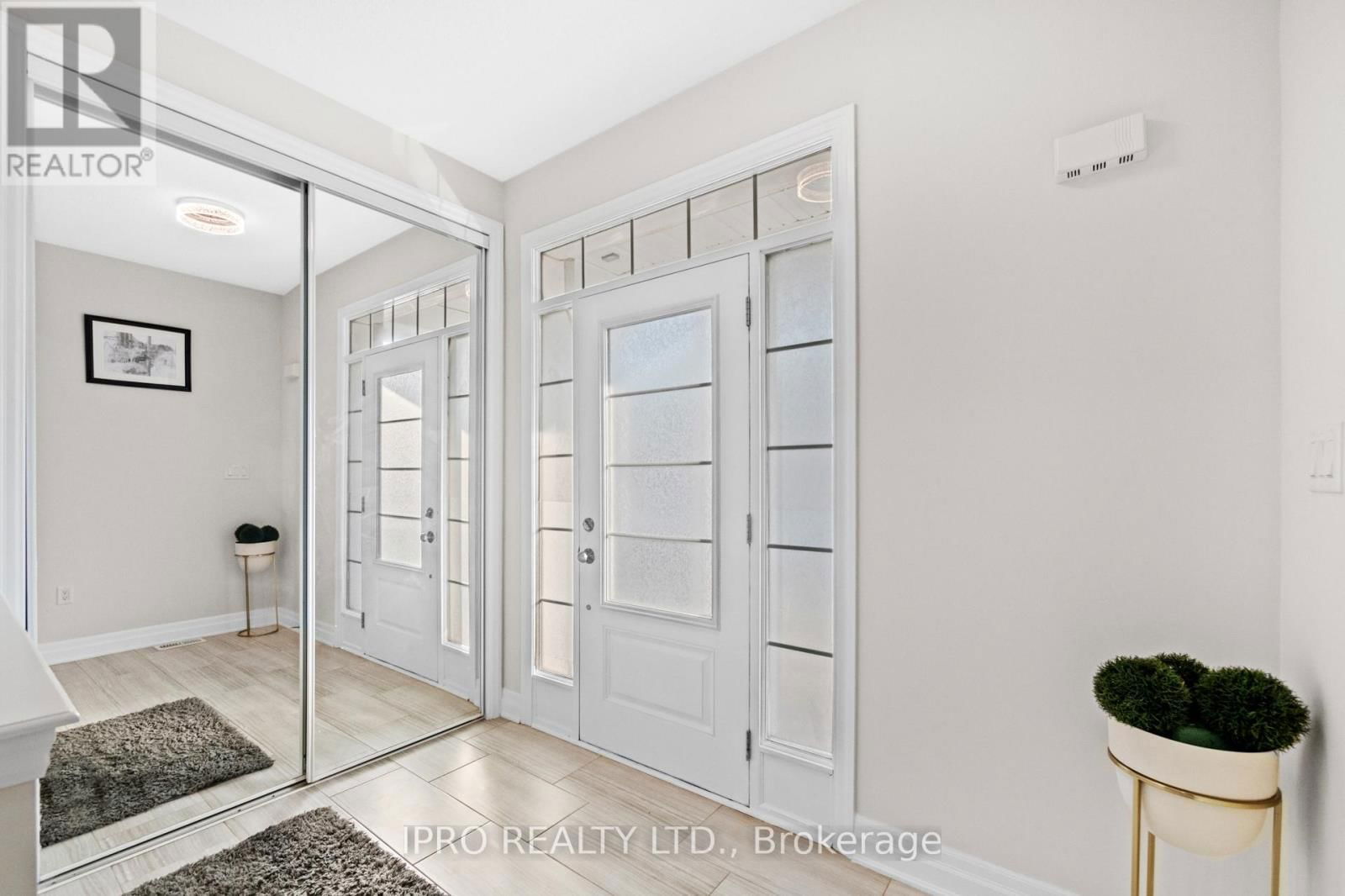 923 PENSON CRESCENT Image 3