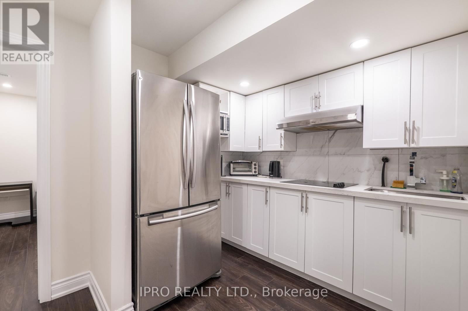 923 PENSON CRESCENT Image 33
