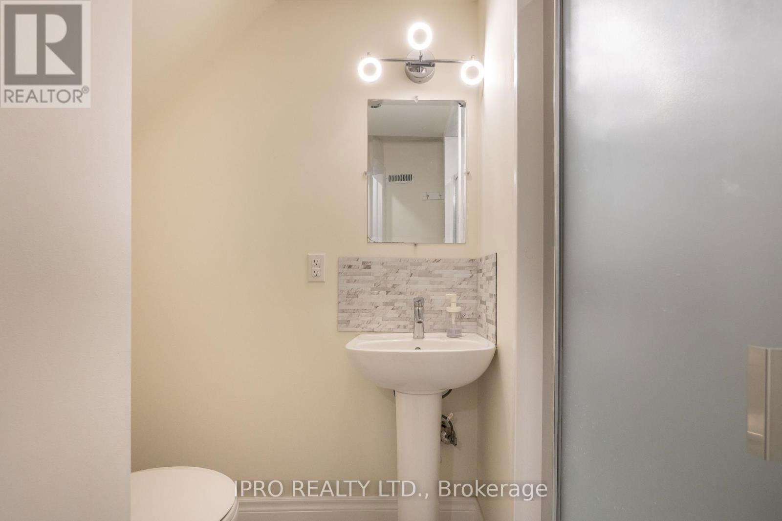 923 PENSON CRESCENT Image 36
