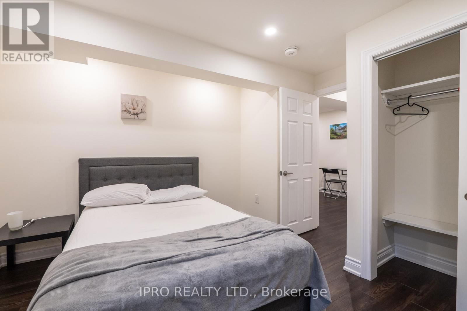 923 PENSON CRESCENT Image 37