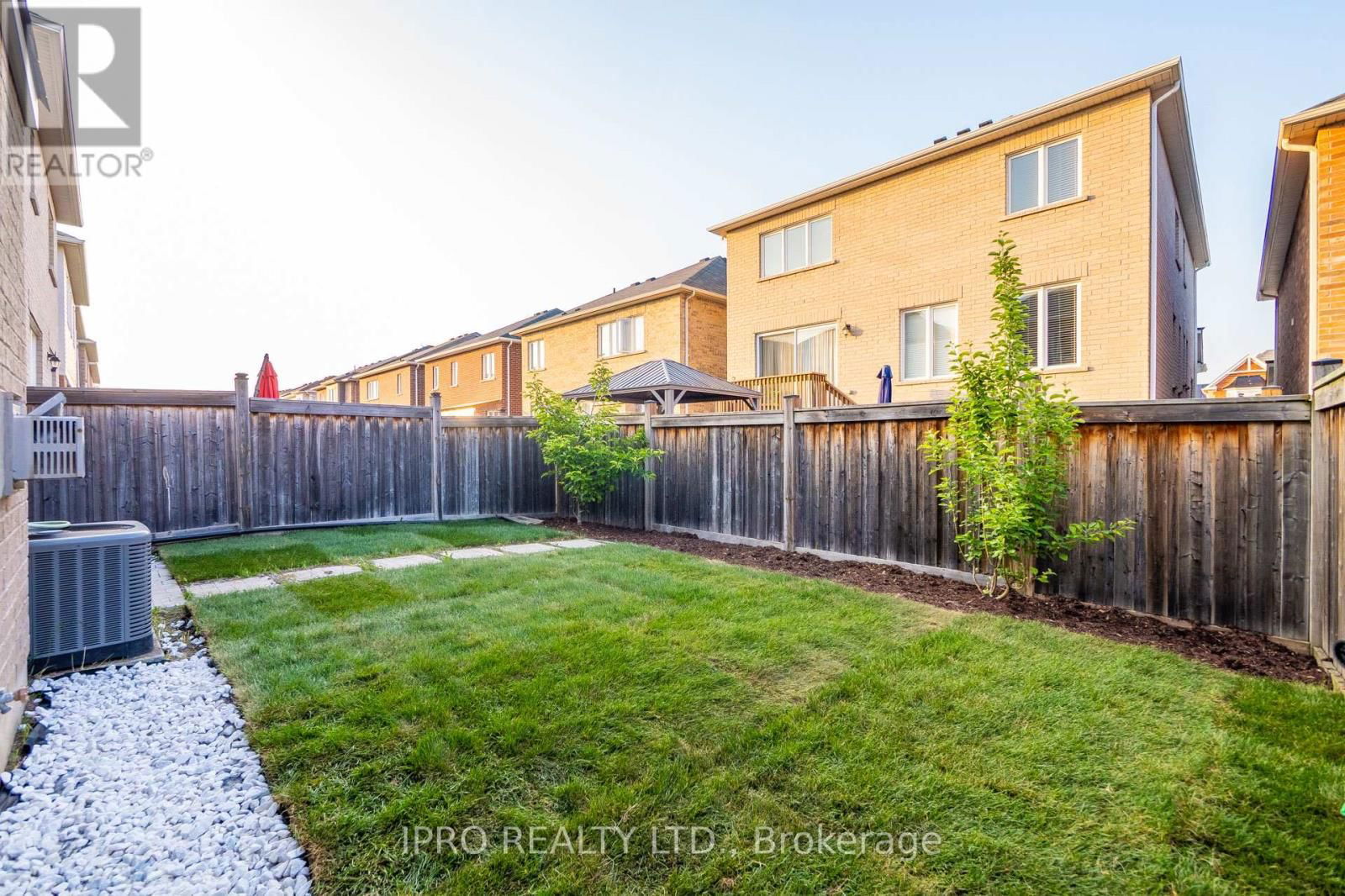 923 PENSON CRESCENT Image 41
