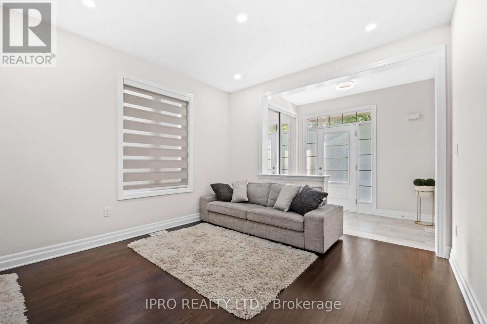 923 PENSON CRESCENT Image 5