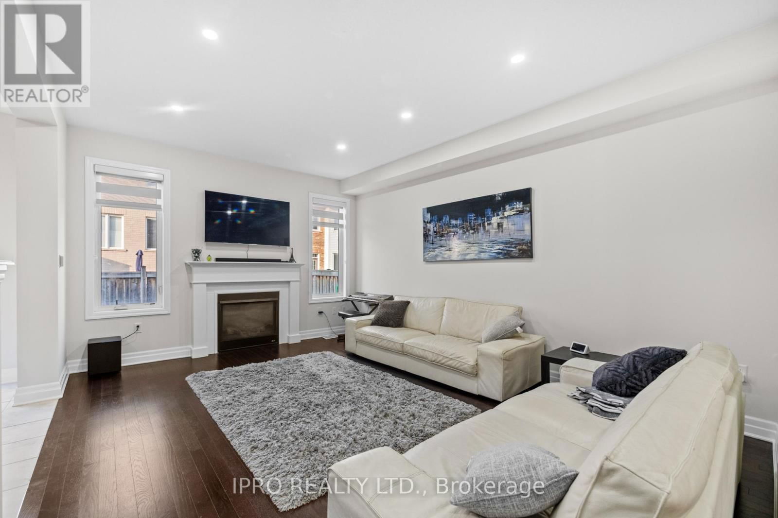 923 PENSON CRESCENT Image 7