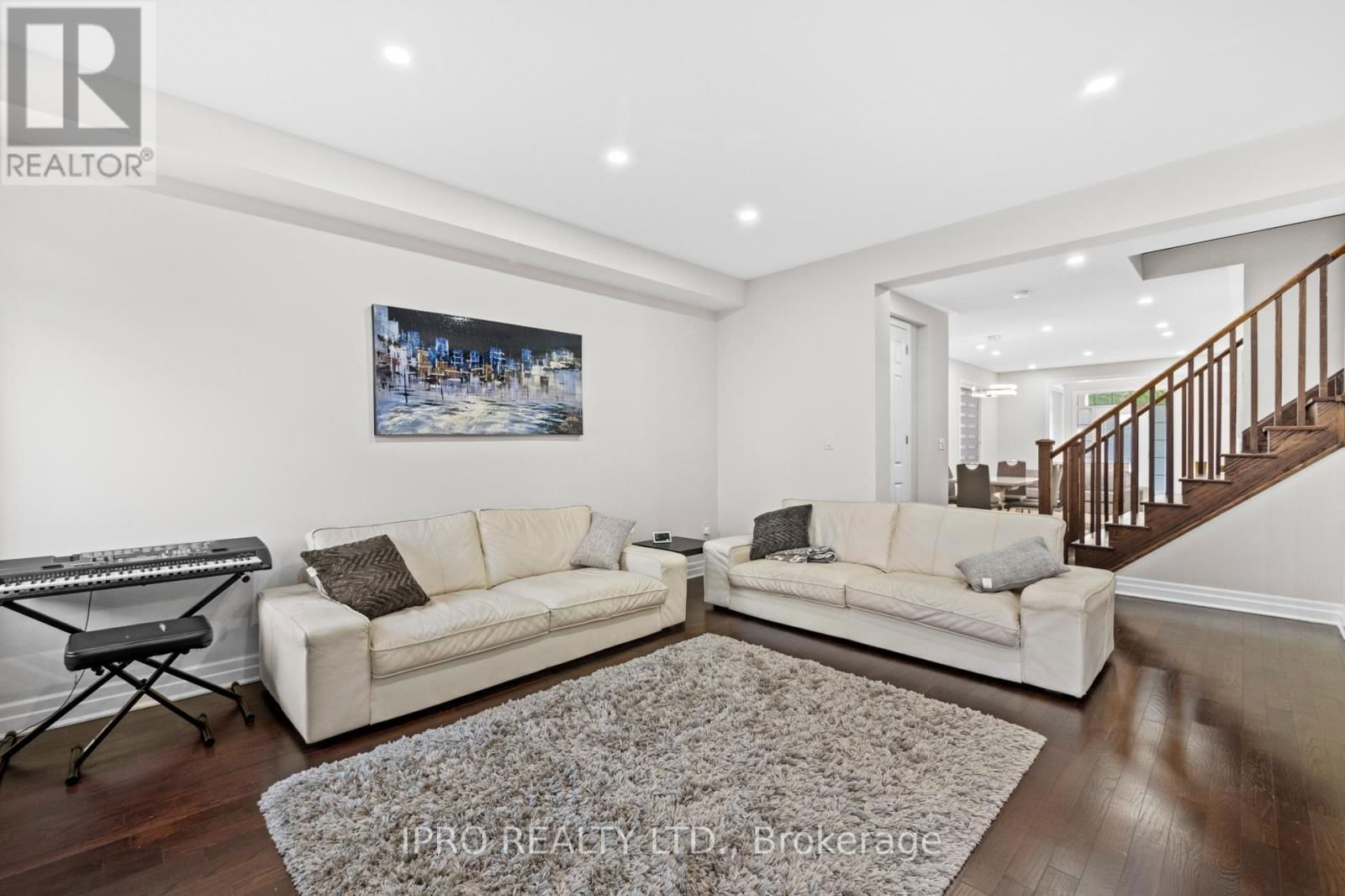 923 PENSON CRESCENT Image 8