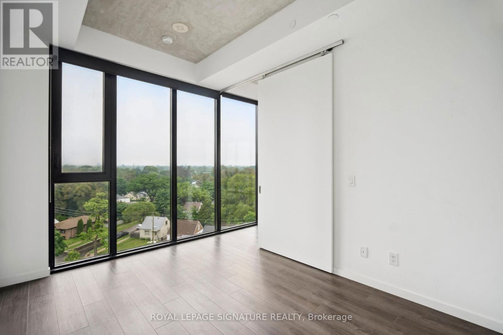 808 - 7 SMITH CRESCENT Image 20