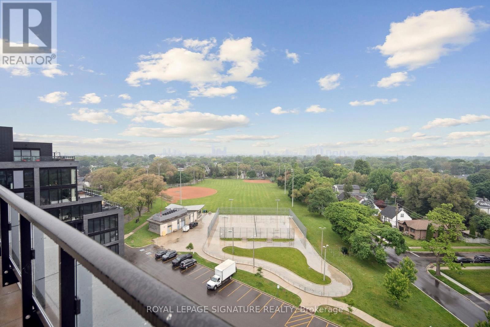 808 - 7 SMITH CRESCENT Image 29