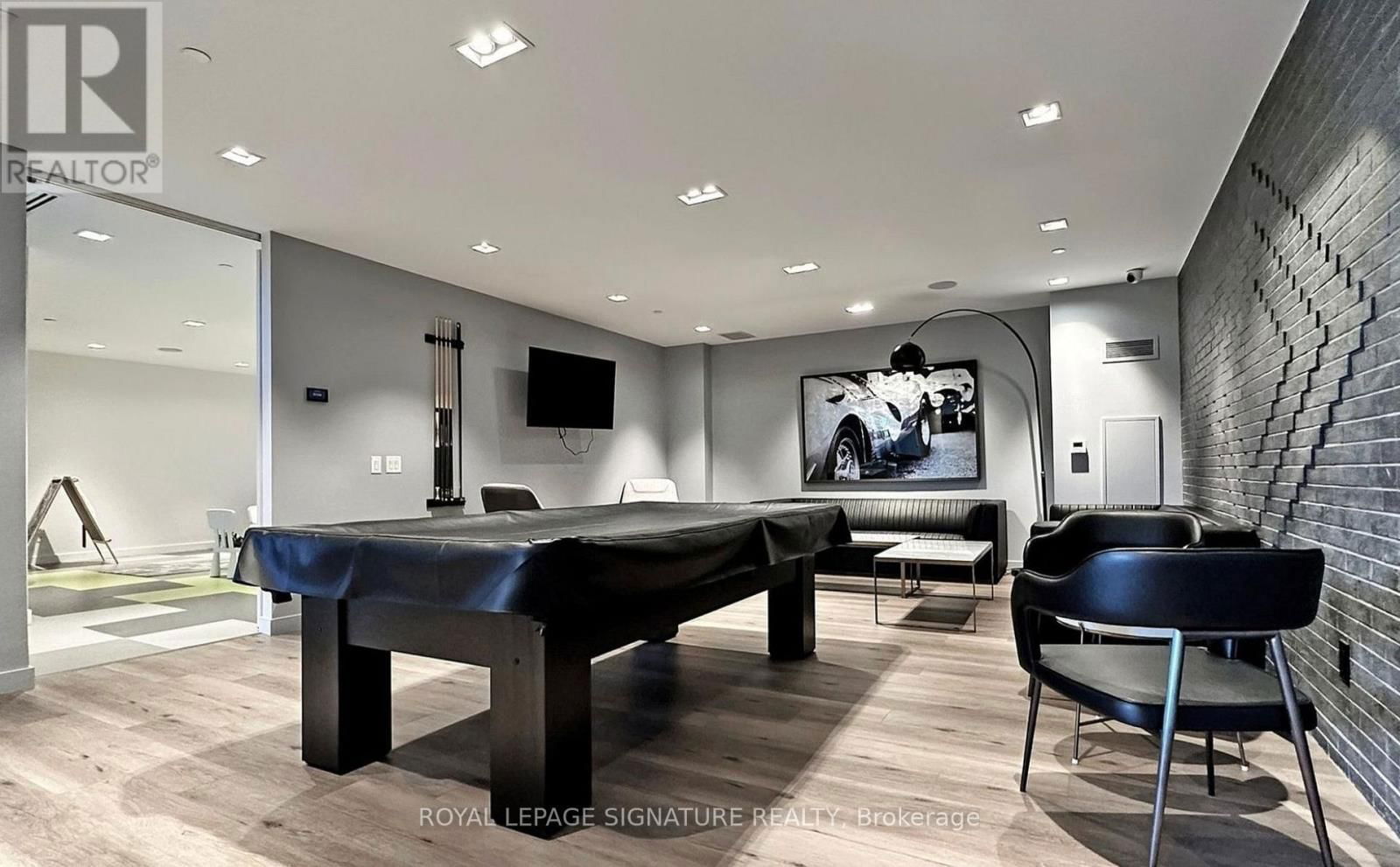 808 - 7 SMITH CRESCENT Image 31