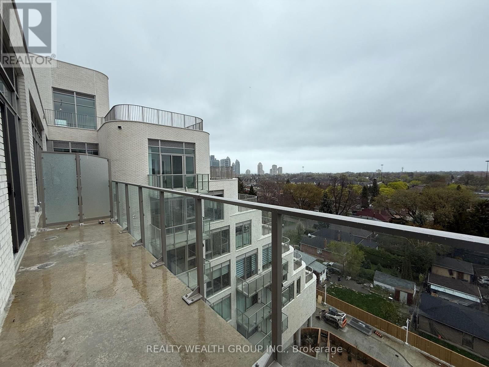 PH803 - 689 THE QUEENSWAY Image 12