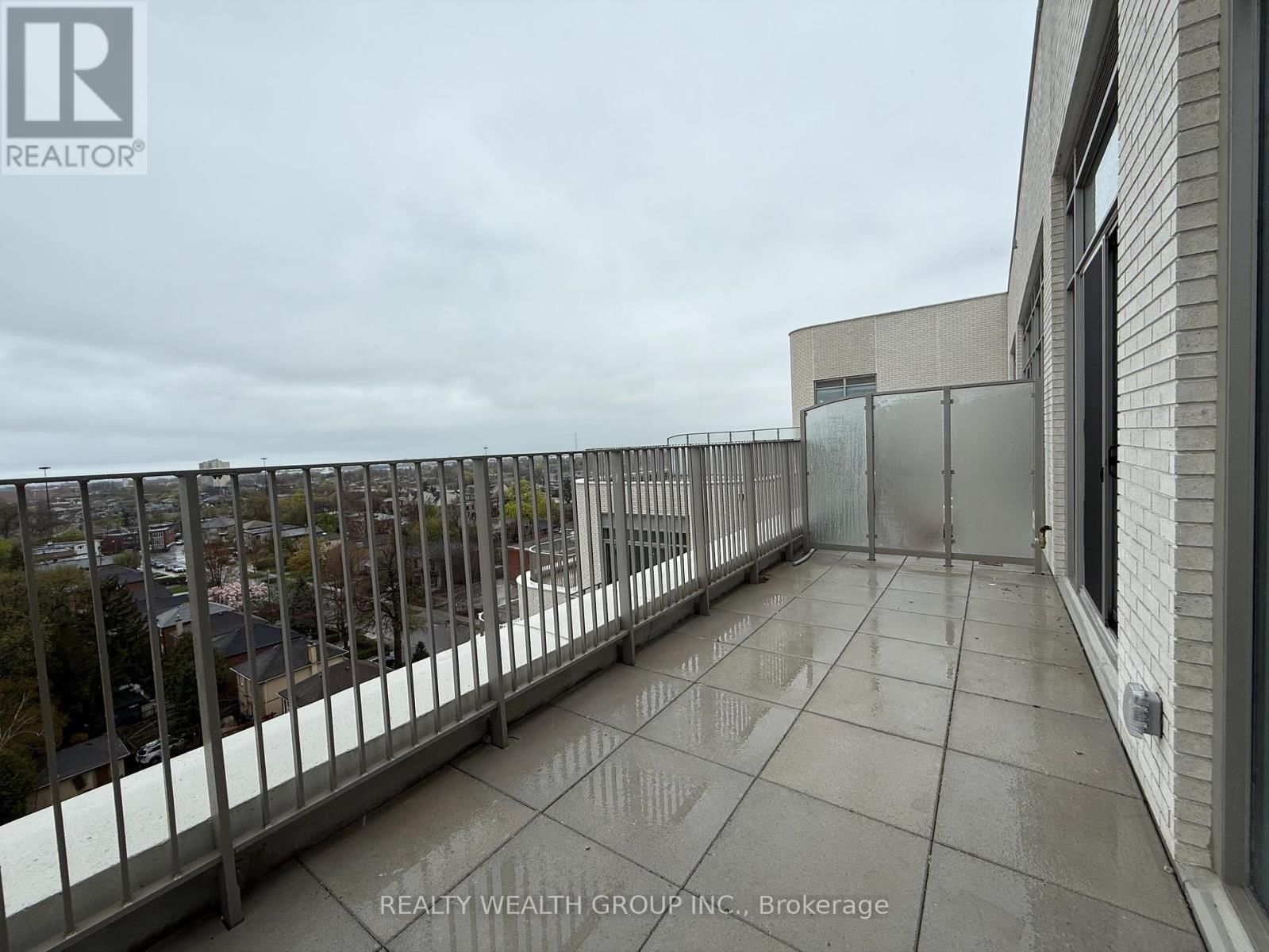 PH803 - 689 THE QUEENSWAY Image 29
