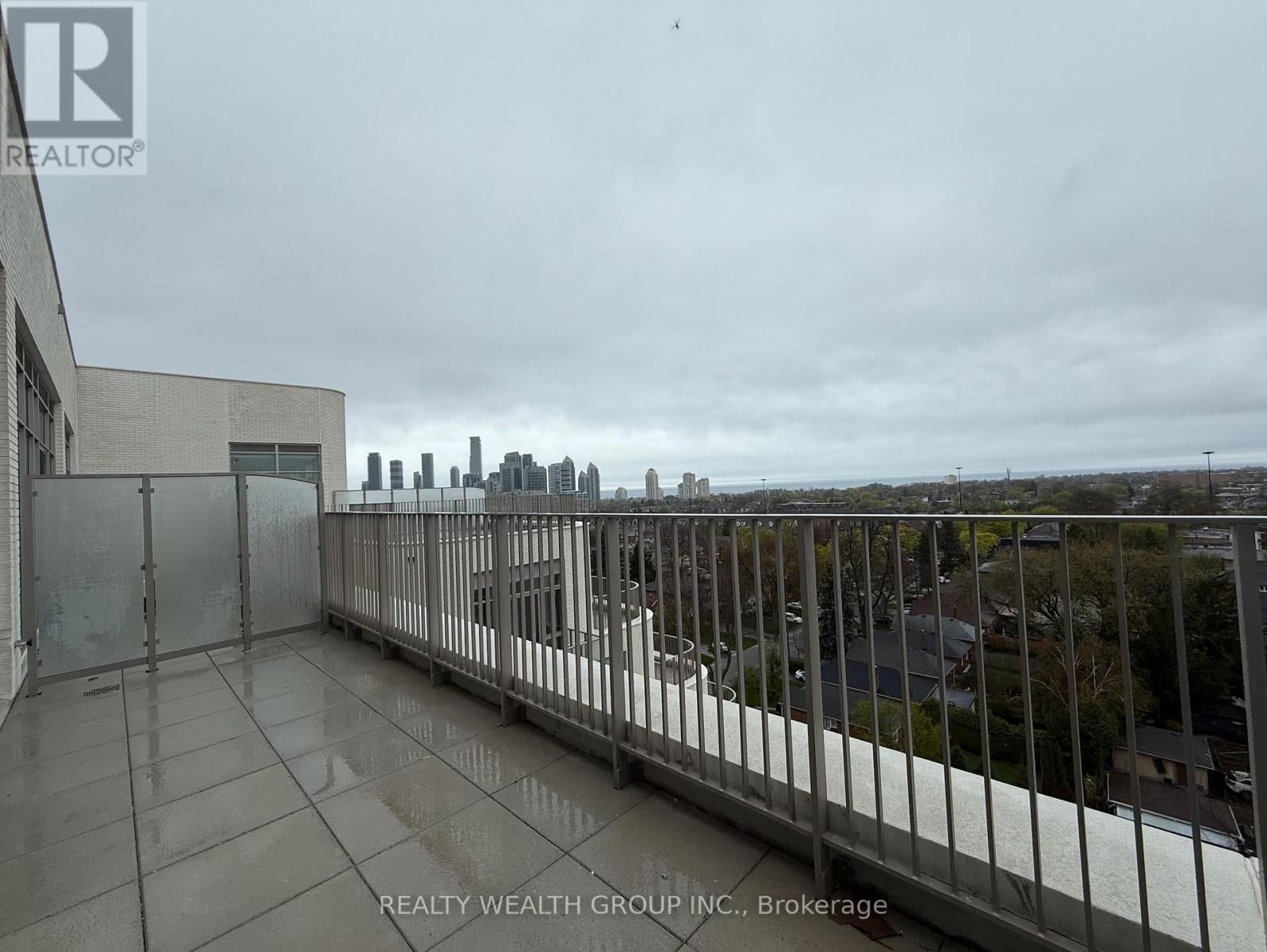 PH803 - 689 THE QUEENSWAY Image 30