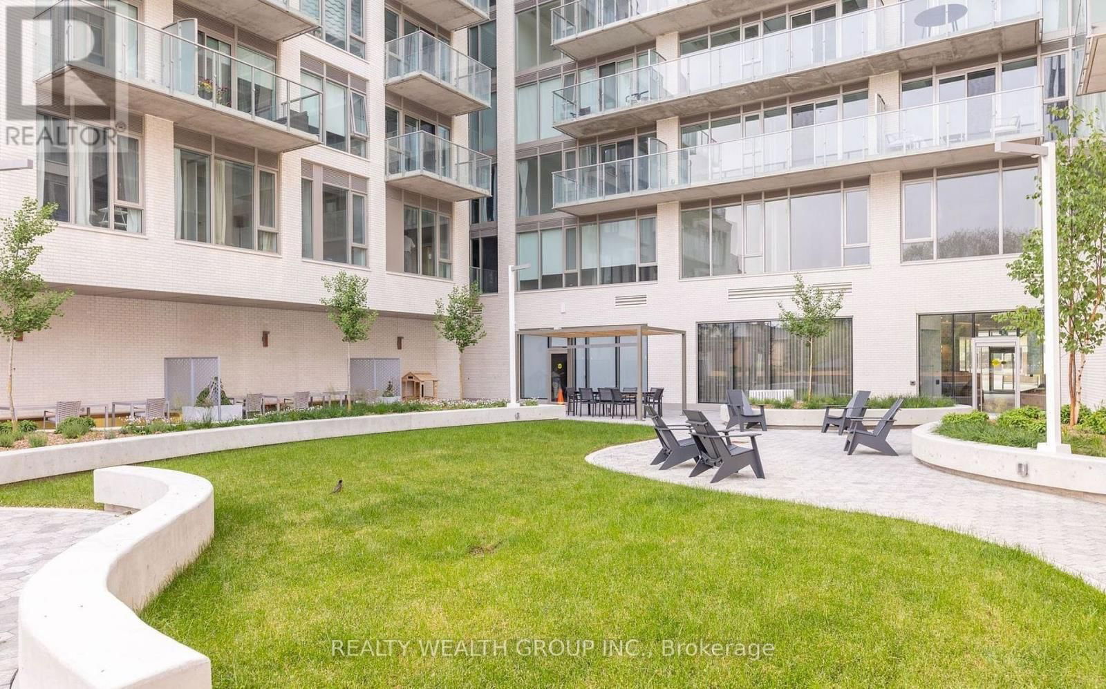 PH803 - 689 THE QUEENSWAY Image 43