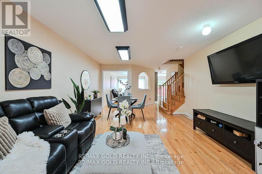 11 CAVERSHAM DRIVE Image 1