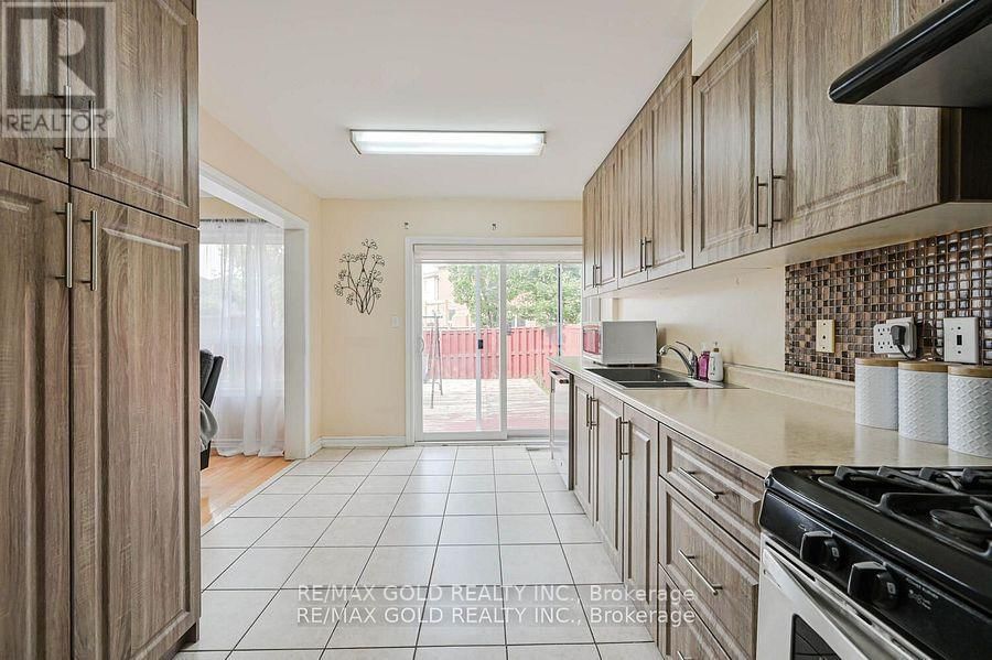 11 CAVERSHAM DRIVE Image 13