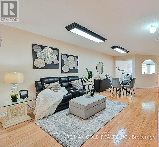 11 CAVERSHAM DRIVE Image 2