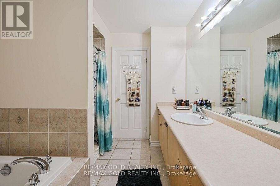 11 CAVERSHAM DRIVE Image 22