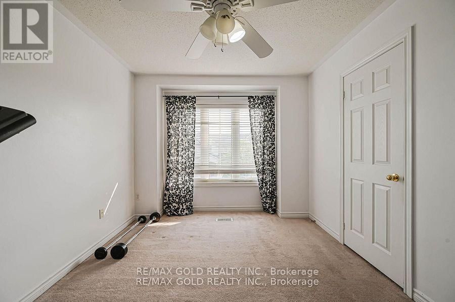 11 CAVERSHAM DRIVE Image 24
