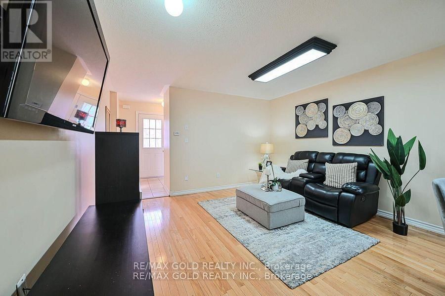 11 CAVERSHAM DRIVE Image 3