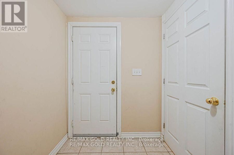 11 CAVERSHAM DRIVE Image 32