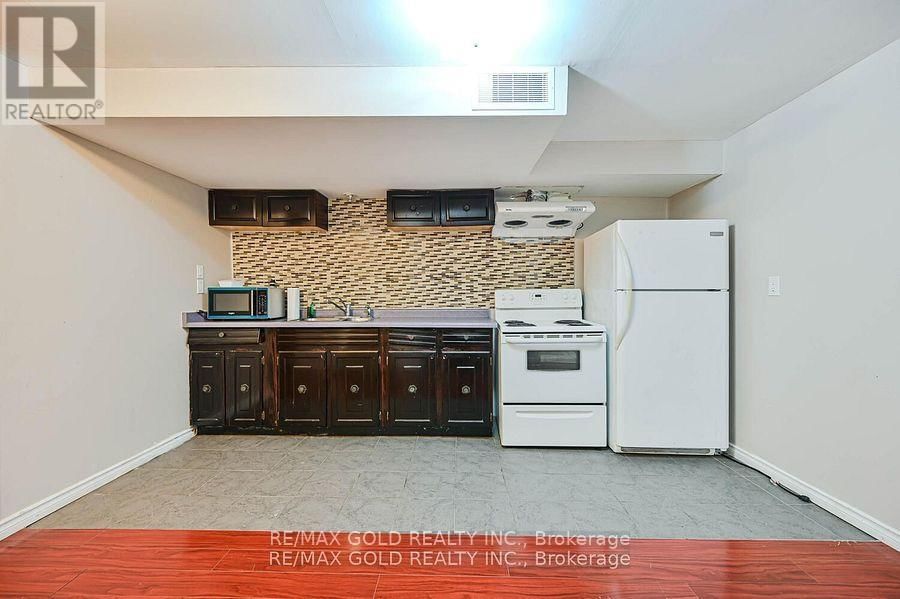 11 CAVERSHAM DRIVE Image 36