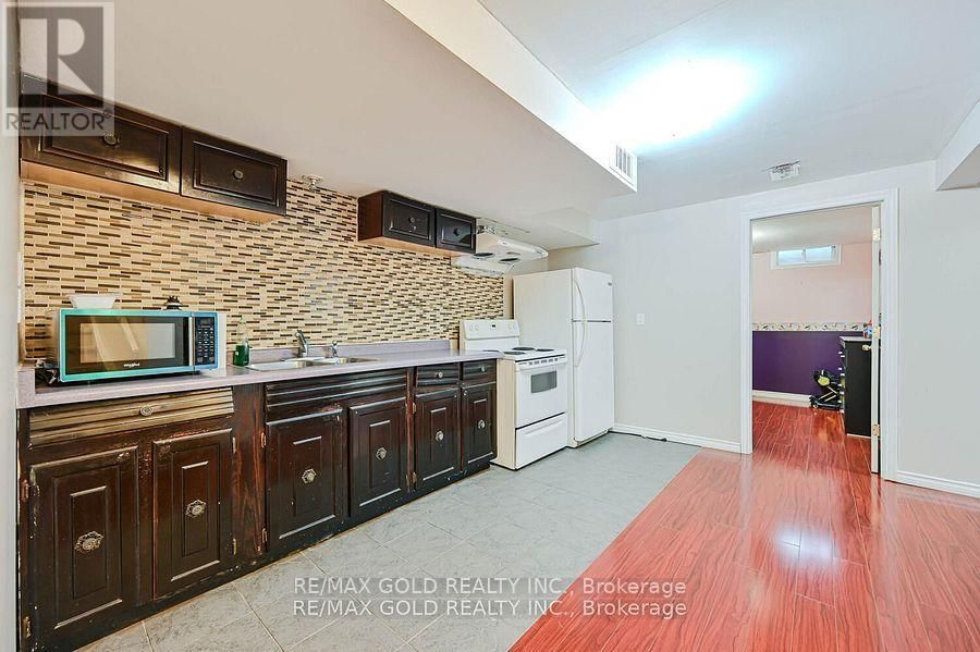 11 CAVERSHAM DRIVE Image 37