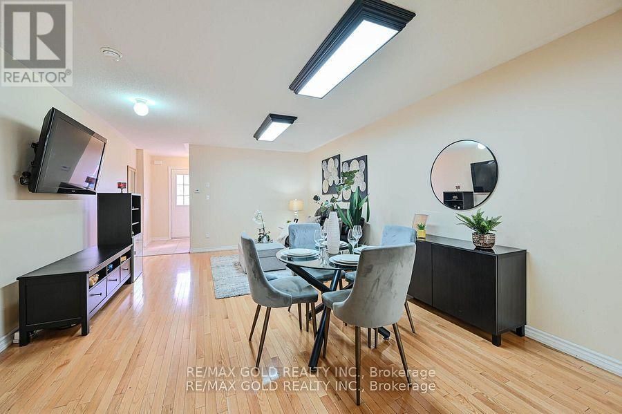 11 CAVERSHAM DRIVE Image 4