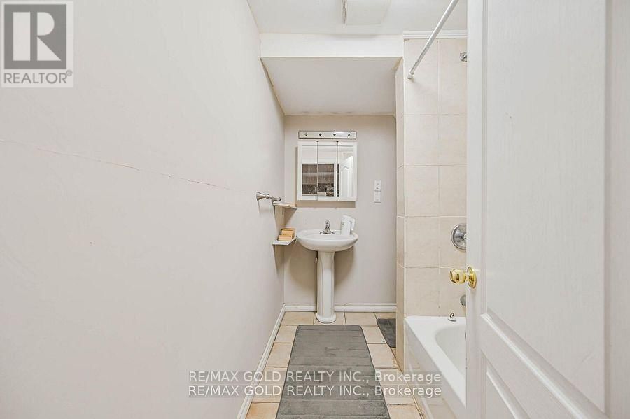 11 CAVERSHAM DRIVE Image 40