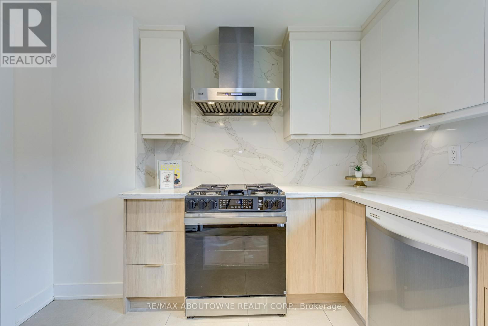 7 IVYBRIDGE DRIVE Image 18