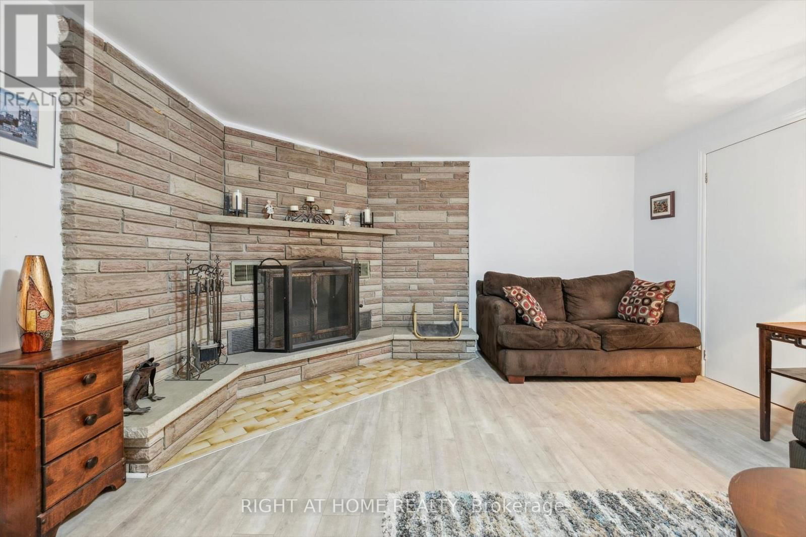 90 CLEMENT ROAD Image 30